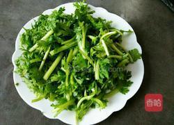 茼蒿炒鸡蛋的做法图解1