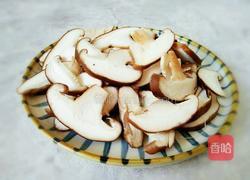 香菇炒肉的做法图解1