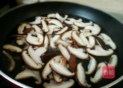 香菇炒肉的做法图解2