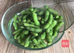 Illustration of how to make cold edamame 3