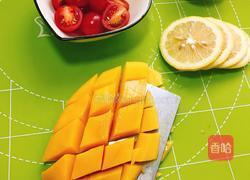 虾仁芒果蔬菜沙拉的做法图解3