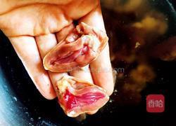 青蒜苗炒鸡心的做法图解3