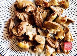 青蒜苗炒鸡心的做法图解9