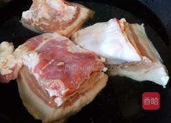 杀猪菜之五花肉血肠烩酸菜的做法图解1