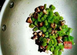 香菇炒笋丁的做法图解3