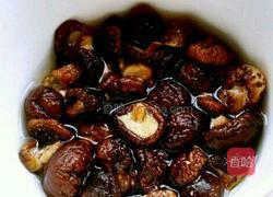 香菇炖鸡的做法图解2