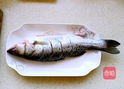 清蒸鲈鱼的做法图解1