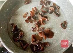 黄瓜洋葱拌木耳的做法图解4