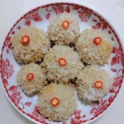 鸭蛋黄糯米肉丸子的做法[图]