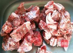 皇后锅秘制红焖羊脊骨的做法图解1