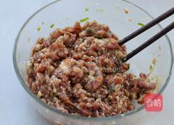 猪肉芹菜煎饺的做法图解3