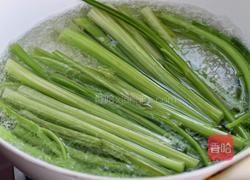 猪肉芹菜煎饺的做法图解4