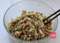 猪肉芹菜煎饺的做法图解5