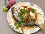 粤式－酸梅蒸金鲳鱼的做法[图]