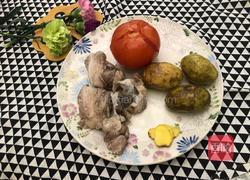 粤式－番茄土豆排骨汤的做法图解2