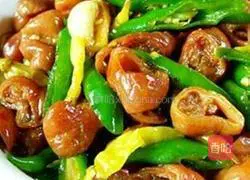 Illustration of how to stir-fry large intestine with hot pepper 8