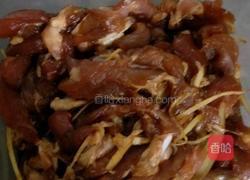 芹菜木耳炒肉丝的做法图解2