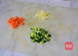 黄瓜蛋炒饭的做法图解2