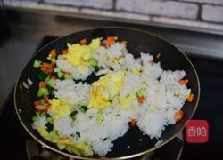 黄瓜蛋炒饭的做法图解7