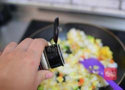 黄瓜蛋炒饭的做法图解9