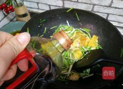 蒜苗炒鸡蛋的做法图解7