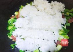 腊肠菜炒饭的做法图解8