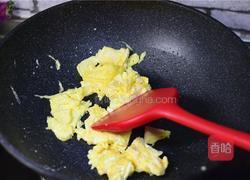 蒜苔炒鸡蛋的做法图解3
