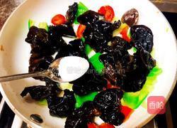 双椒炒木耳的做法图解6