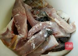 家常酱焖鱼的做法图解1