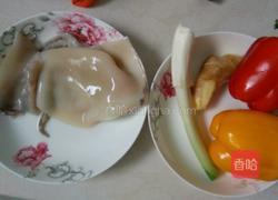 菜椒炒鱿鱼的做法图解1