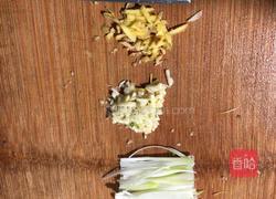 娃娃碎鲍鱼蒸粉丝的做法图解2