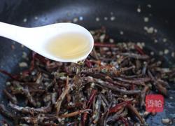 香辣花生米小鱼干的做法图解8