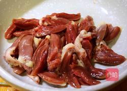孜然炒鸡心的做法图解1