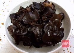 辣椒炒木耳的做法图解1