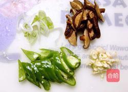 香菇鸡肉的做法图解3