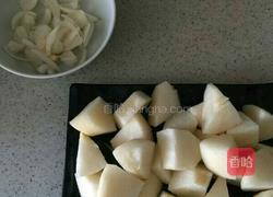 雪梨百合银耳润肺汤的做法图解2