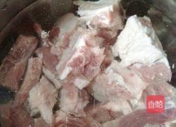 香甜玉米炖排骨的做法图解2