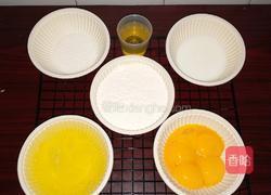 纸杯戚风蛋糕的做法图解1