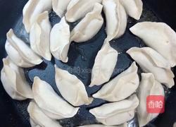 香煎饺子的做法图解2