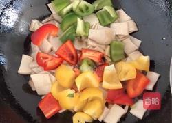 三椒炒菇（彩椒炒杏鲍菇）的做法图解4