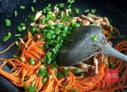 Illustration of how to make fried pork with shredded radish 6