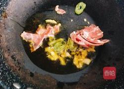 猪肉酸菜炖粉条的做法图解1