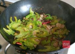 五花肉炒苦瓜片的做法图解8