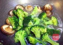 耗油西蓝花的做法图解4