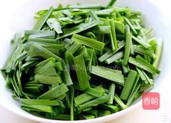 肉丝炒韭菜的做法图解2