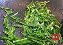 鱿鱼炒韭菜的做法图解5