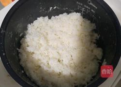 胡萝卜炒饭的做法图解1