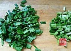 虾皮蛋花韭菜汤的做法图解3