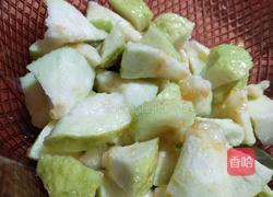 酸梅番石榴的做法图解3