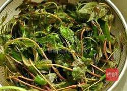 鸡蛋爆炒香椿芽的做法图解1